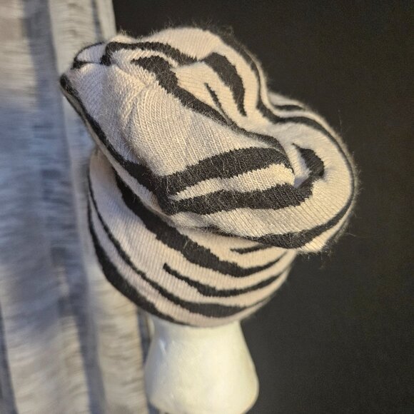 Vans Vintage Beanie Zebra Print Hat - Picture 3 of 3